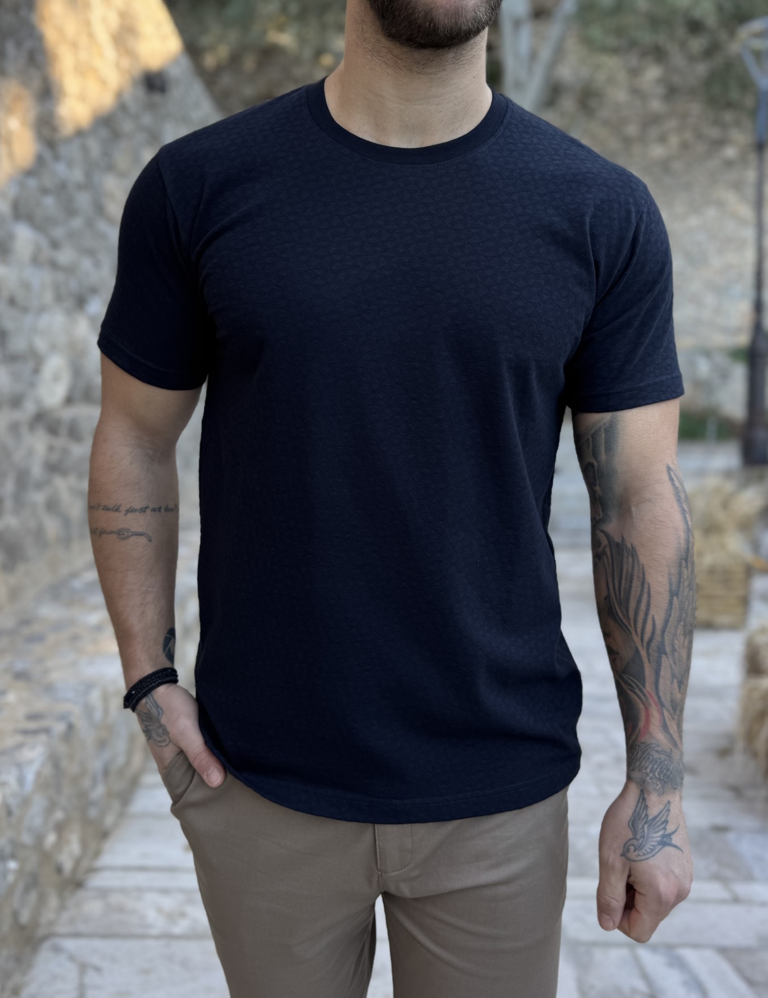 Ανδρική μπλε κοντομάνικη μπλούζα με ανάγλυφο ύφασμα 252837B